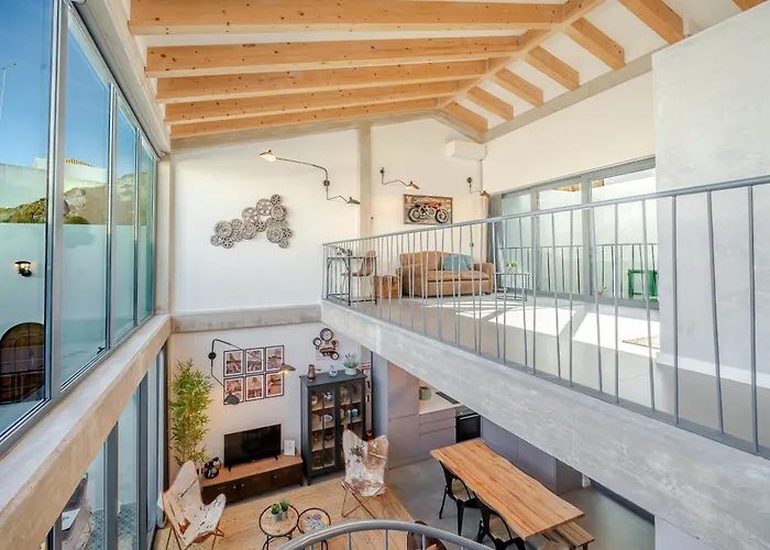 The Warehouse - Industrial Loft 法鲁区