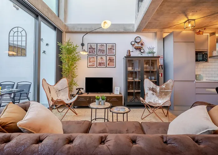 The Warehouse - Industrial Loft *