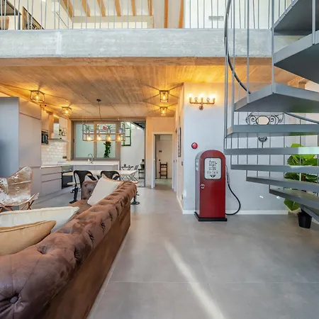 The Warehouse - Industrial Loft District de Faro