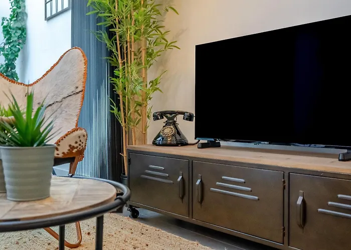 The Warehouse - Industrial Loft