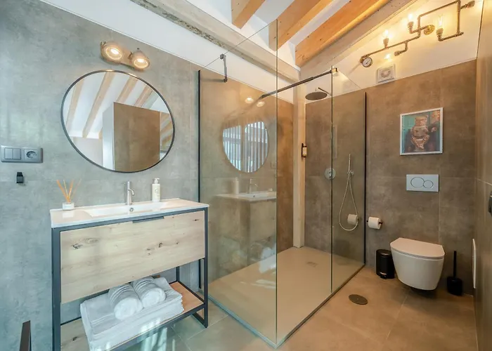 The Warehouse - Industrial Loft *