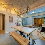 The Warehouse - Industrial Loft בית נופש פארו