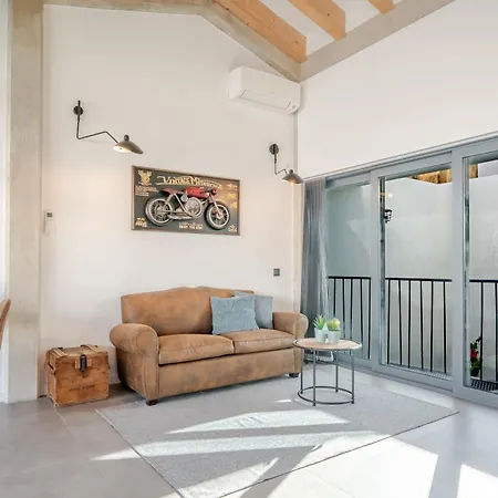 بيت للعطل The Warehouse - Industrial Loft فارو