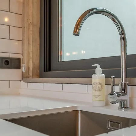 The Warehouse - Industrial Loft بيت للعطل فارو