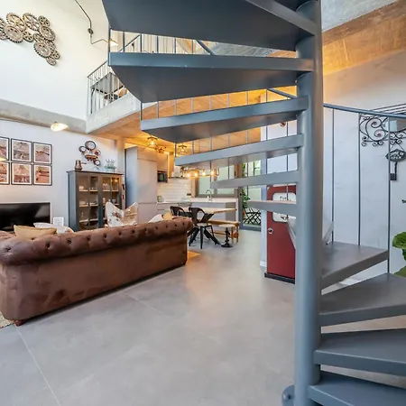 بيت للعطل The Warehouse - Industrial Loft *