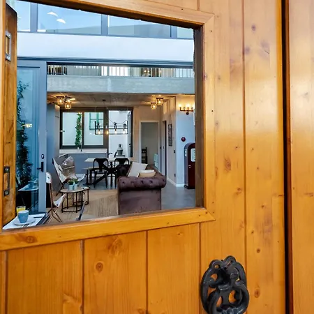The Warehouse - Industrial Loft بيت للعطل *